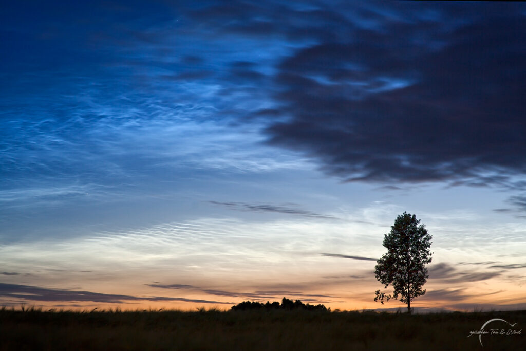 Leuchtende Nachtwolken