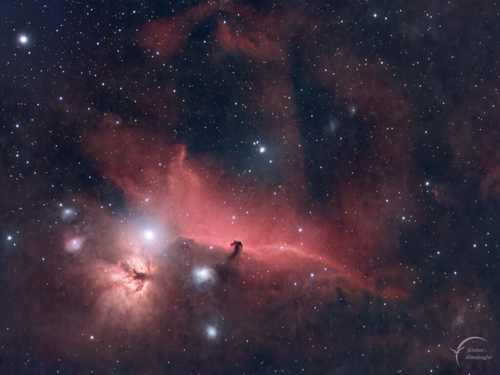 Pferdekopfnebel und Flammennebel im Sternbild Orion. Kontemplative Fotografie aus dem Projekt "Zwischen Tau und Wind" von Katrin Jeschke